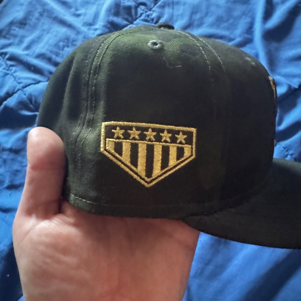 2019 Boston Red Sox Armed Forces On-Field Hat - Picture 2 of 5